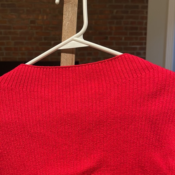 red sweater with big sleeves - Picture 2 of 3